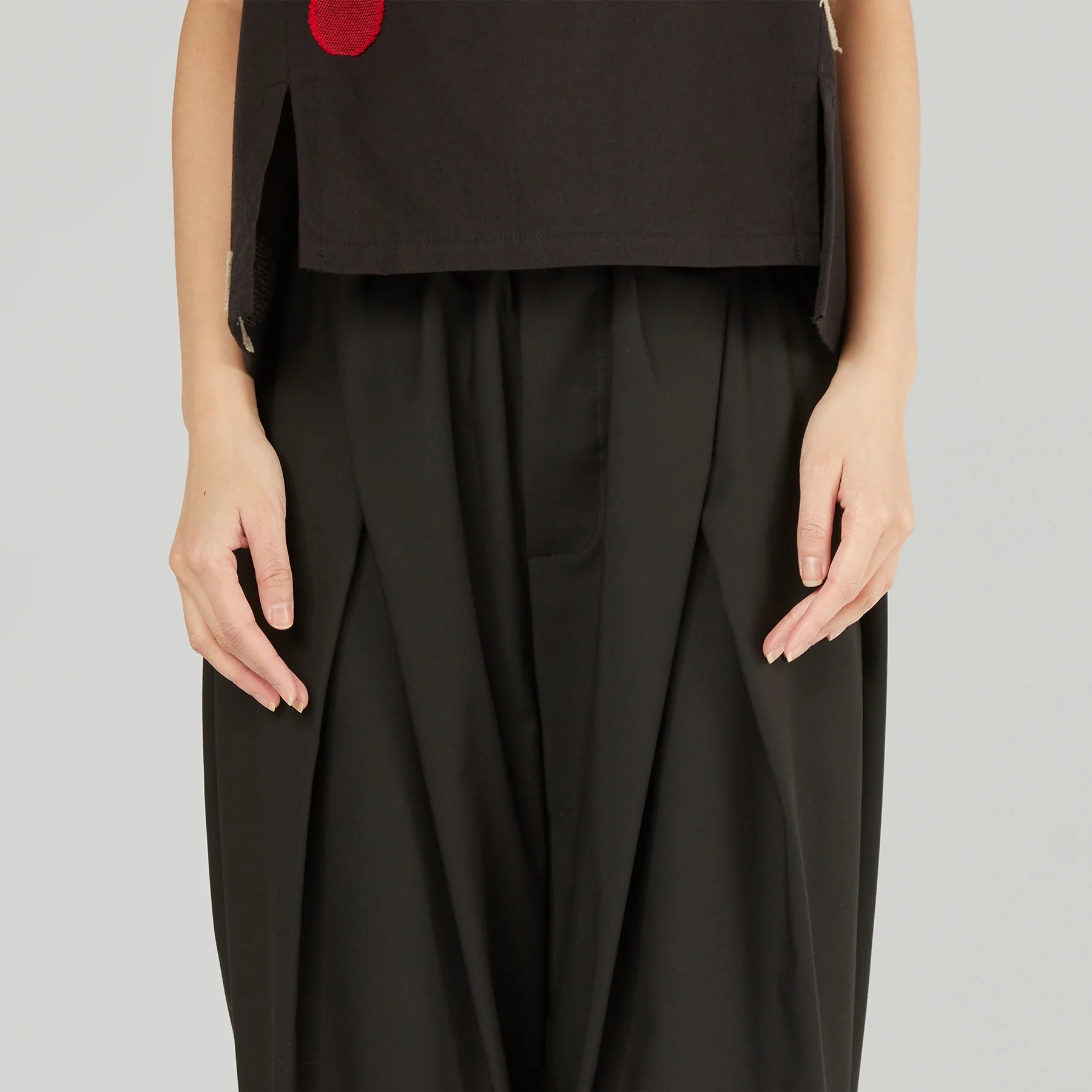 BARREL TROUSERS WITH CROSSED PLEATS - Image 5