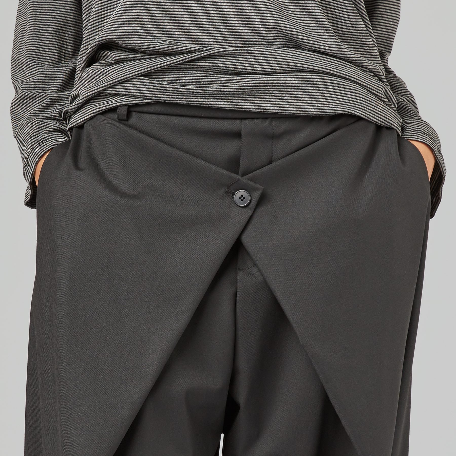 TROUSERS WITH WALLET CLOSURE - Image 7
